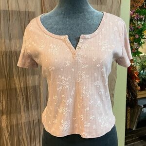 So Crew Neck Cropped Shirt. Size L.